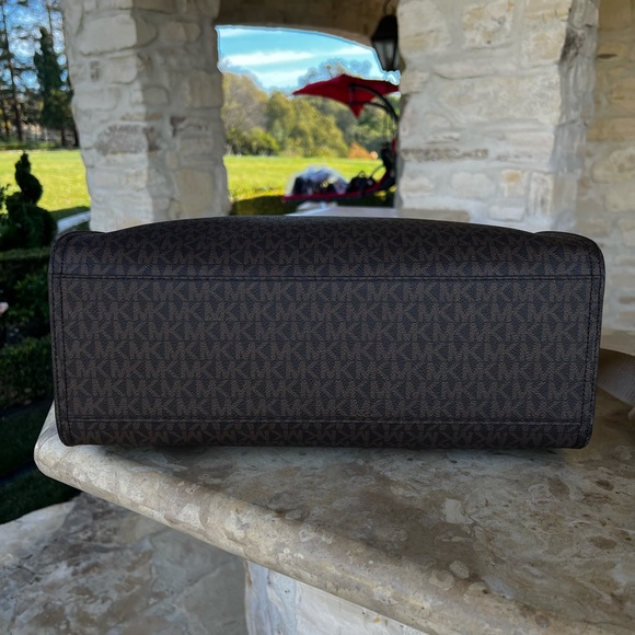 Michael Kors Kenly Signature Tote Brown/Merlot - Picture 4 of 9